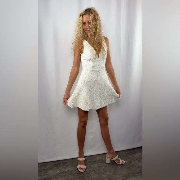 Lulus‎ Lace Deep V Skater Mini Dress in Off White Size Extra Small - Picture 1 of 7